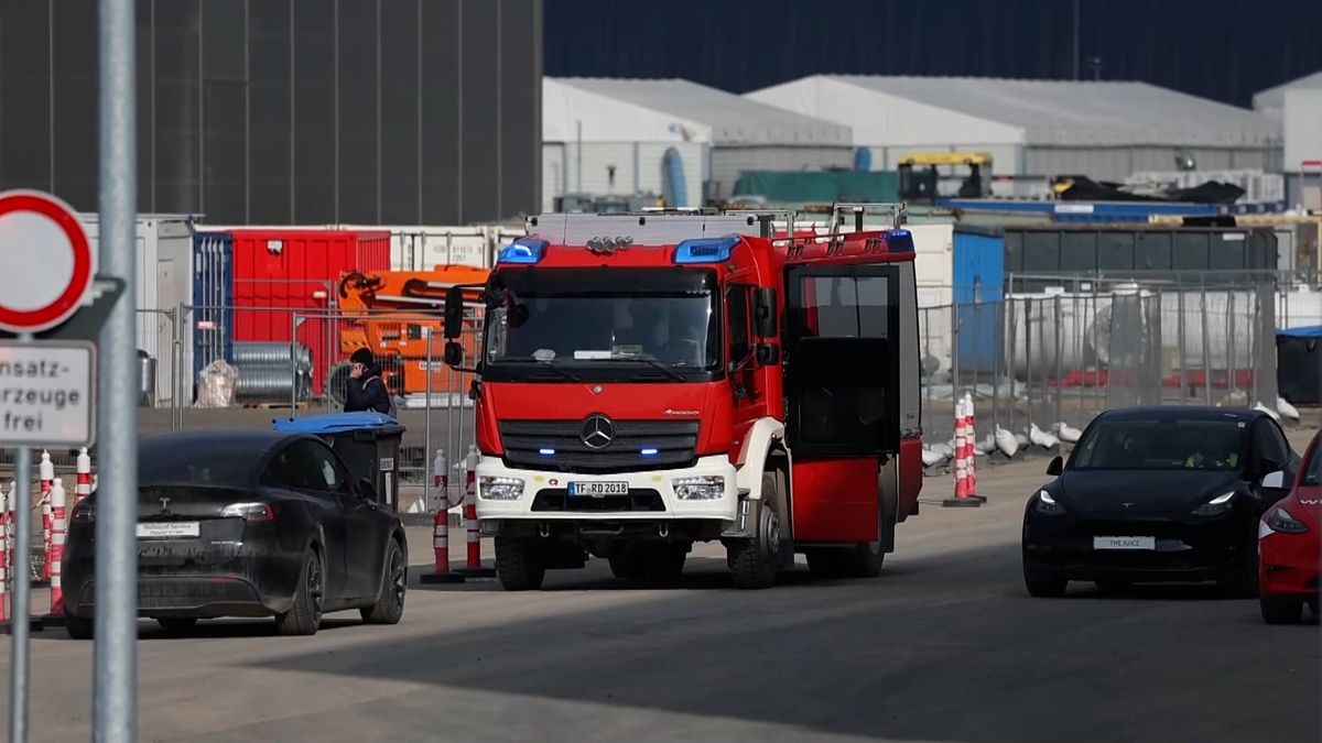 K útoku na berlínskou továrnu Tesla se přihlásila ekoteroristická skupina